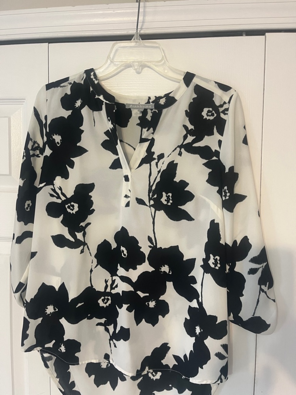Daniel Rainn Black & White Floral Split-Neck Blouse